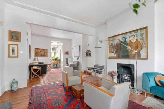 Victorian 5-Bedroom House in Shepherd's Bush W12