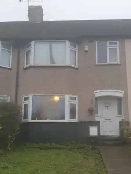3 Bed Terrace House Near Dartford and Stone Crossing Stations
