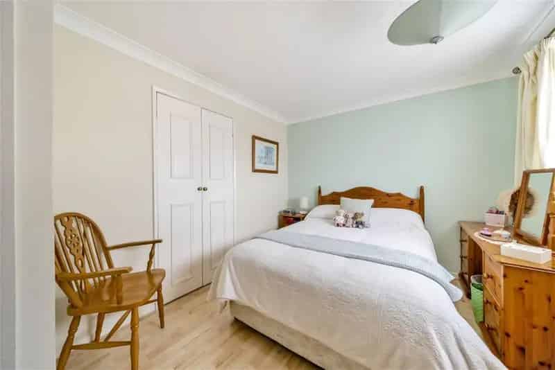 3 Bed House for Sale Landscaped Garden Modern Bathroom