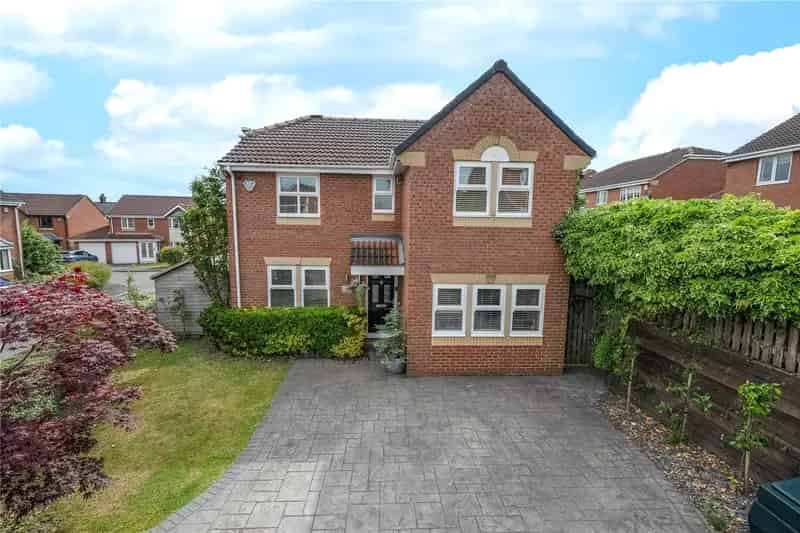 4 Bed Detached House Ossett With En-Suite Bathrooms and Landscaped Garden
