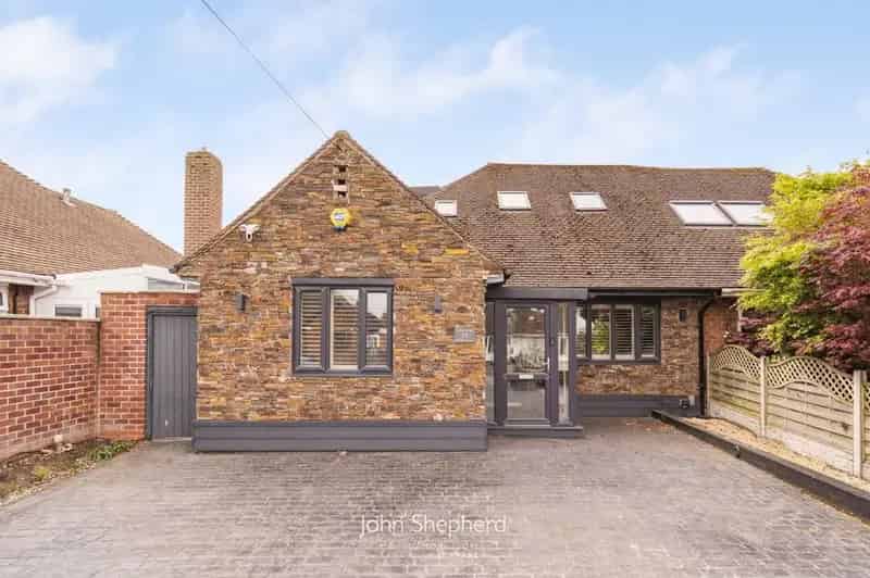 5 Bedroom Bungalow for Sale