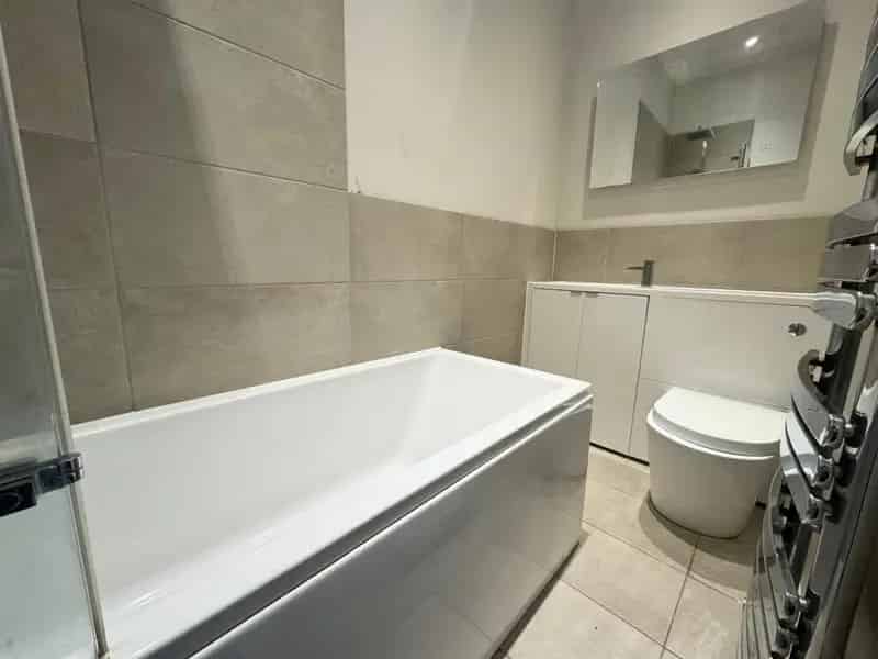 2 Bedroom Apartment Near Brighton Station