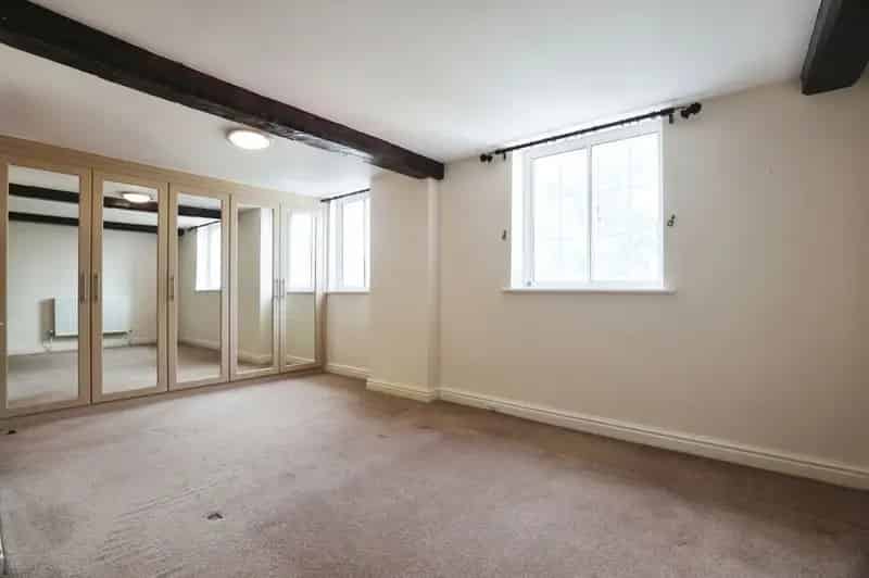 2 Bedroom Grade II Listed Flat for Sale Stamford Bridge