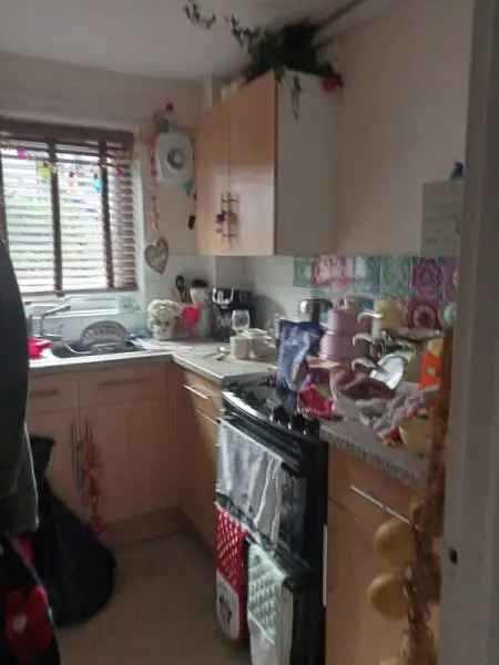 1 Bedroom Ground Floor Flat with Garden Pets Allowed