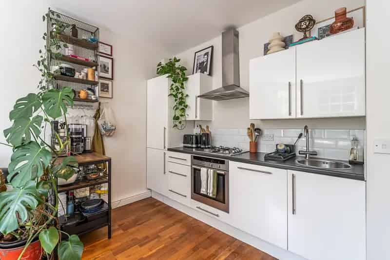 1 Bedroom Flat for Sale near Balham and Tooting Common