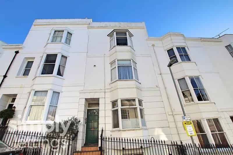 Brighton Clifton Bedsit Studio to Rent