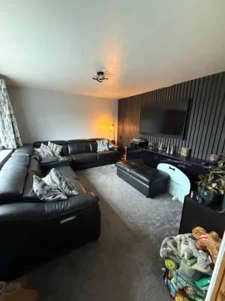 3 Bed House with Garage and Garden in Beautiful Village Location