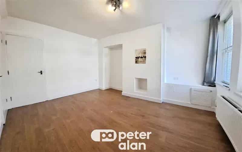 3 Bedroom Semi Detached House St Thomas Swansea