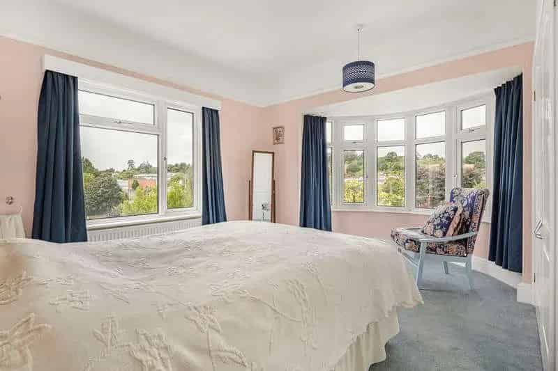 4 Bed Detached House for Sale Knowles Hill Road