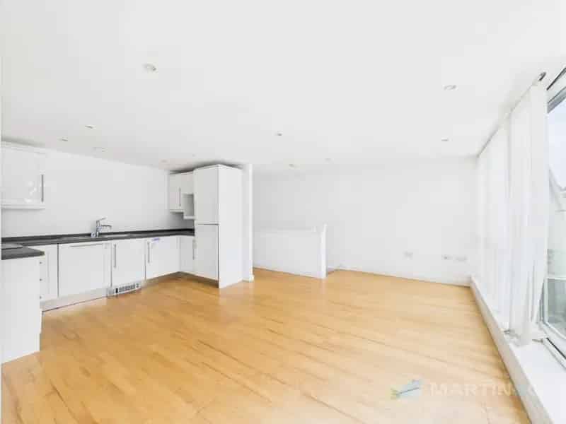 2 Bedroom Flat for Sale in Truro City Centre