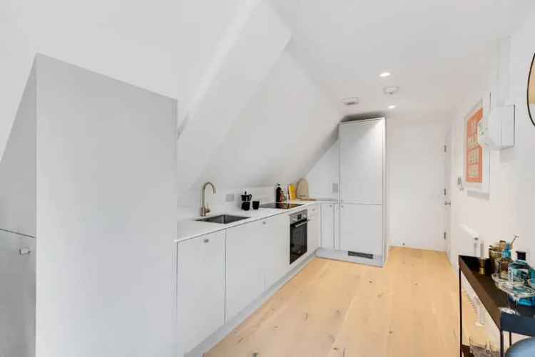 Flat For Sale in London, England