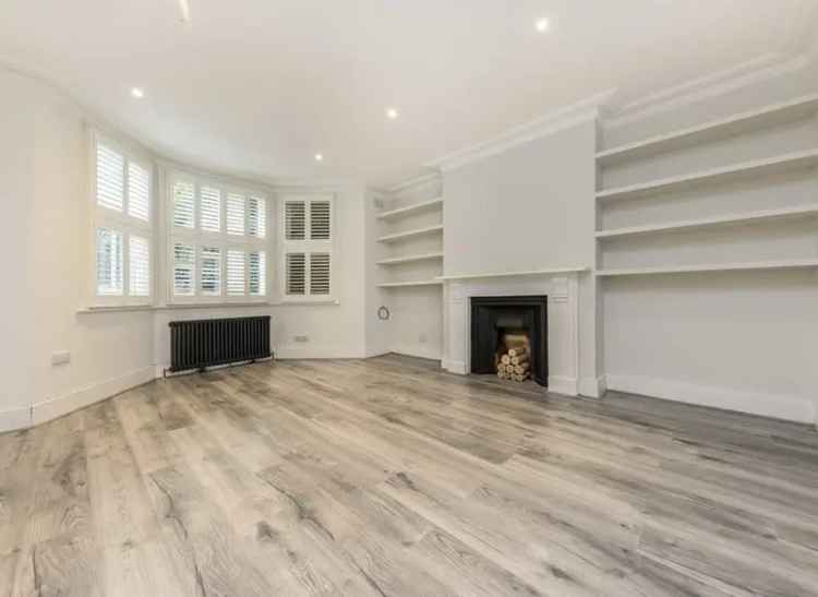 Flat For Sale in London, England