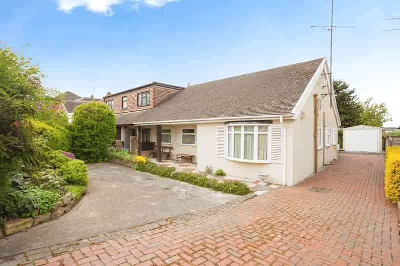 3 Bedroom Semi Detached House for Sale Kirkhamgate WF2