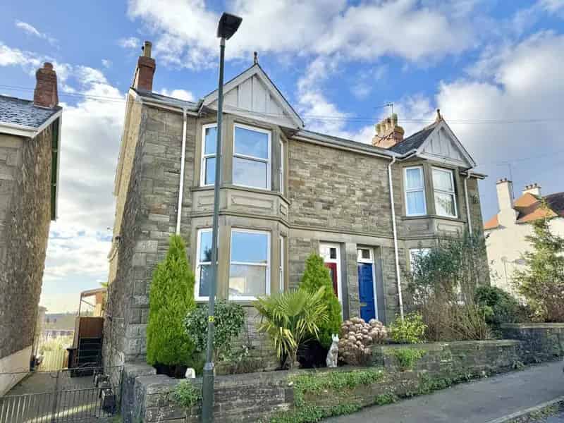 4 Bedroom Semi-Detached House For Sale