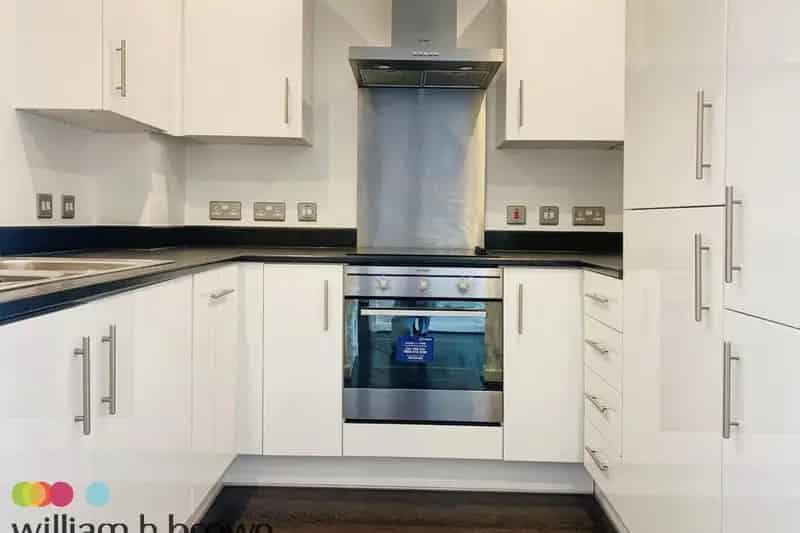 1-Bed Flat Barking Town Centre Gated Development Modern Amenities Zero Deposit Option