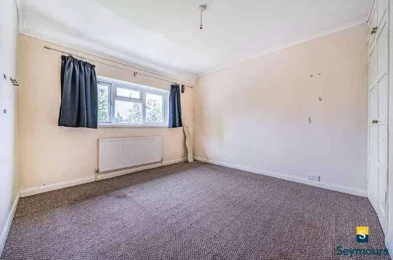 3 Bed Semi-Detached House for Sale in Guildford
