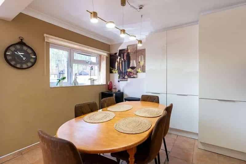 5 Bed Detached House for Sale