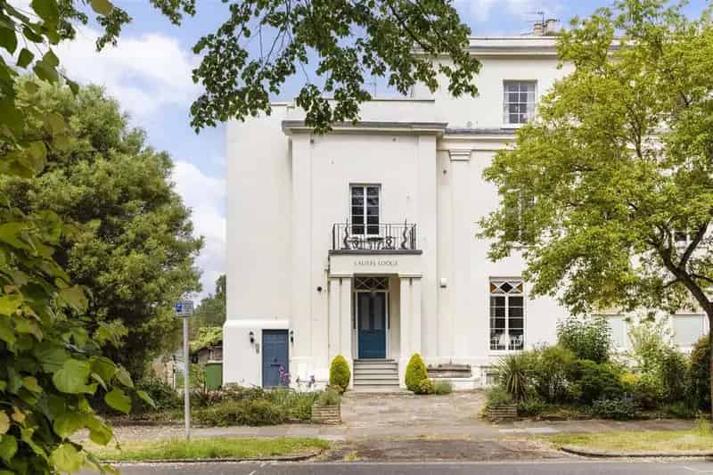 2 Bedroom Duplex Apartment for Sale in Cheltenham