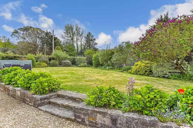 5 Bedroom House with Cottage Annex for Sale