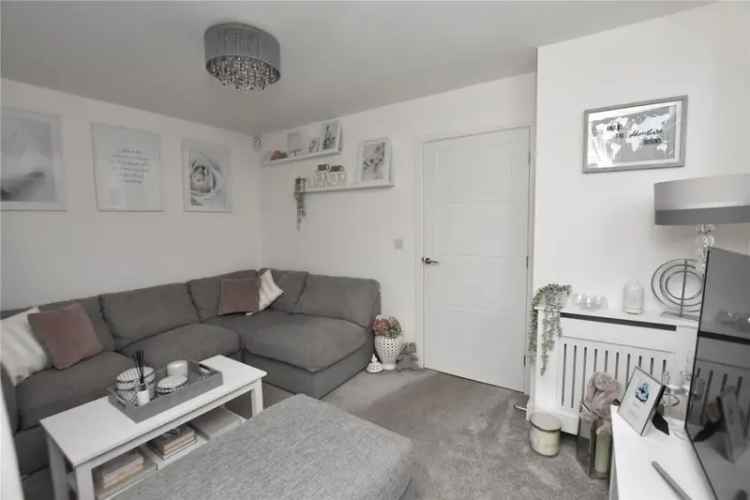 2 Bedroom End Townhouse Near Apperley Bridge Station
