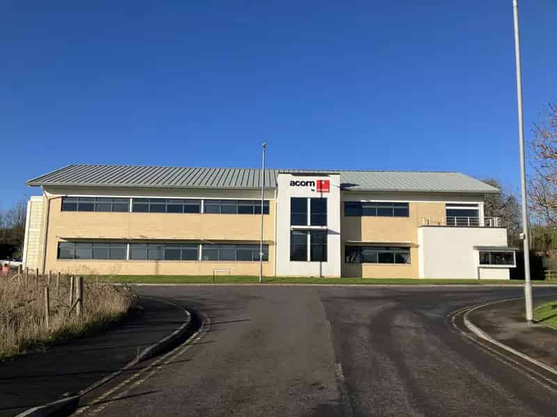 Ground Floor Offices with Parking in Celtic Springs Business Park