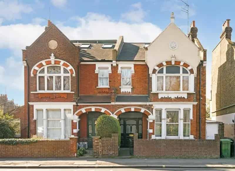Large 2-Bedroom Ground Floor Period Conversion with Garden