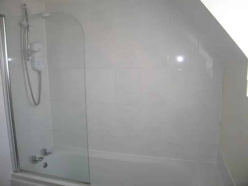 First Floor Flat Near Town Centre with Off Street Parking