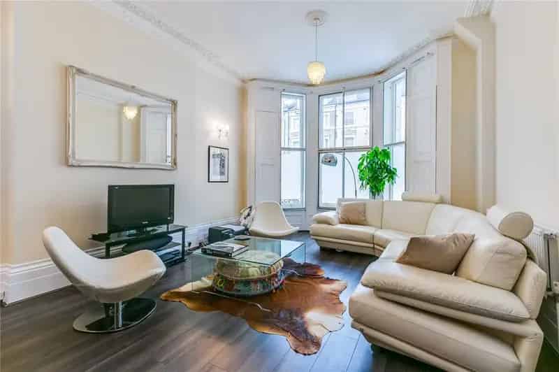 2 Bedroom Apartment House to Rent Near Westfield and Kensington High Street