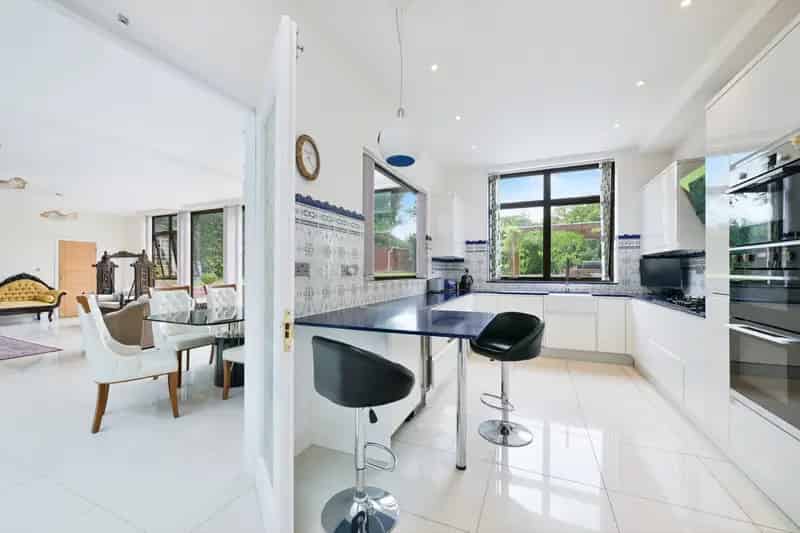 5 Bedroom Detached Chalet Bungalow Banstead Road Banstead