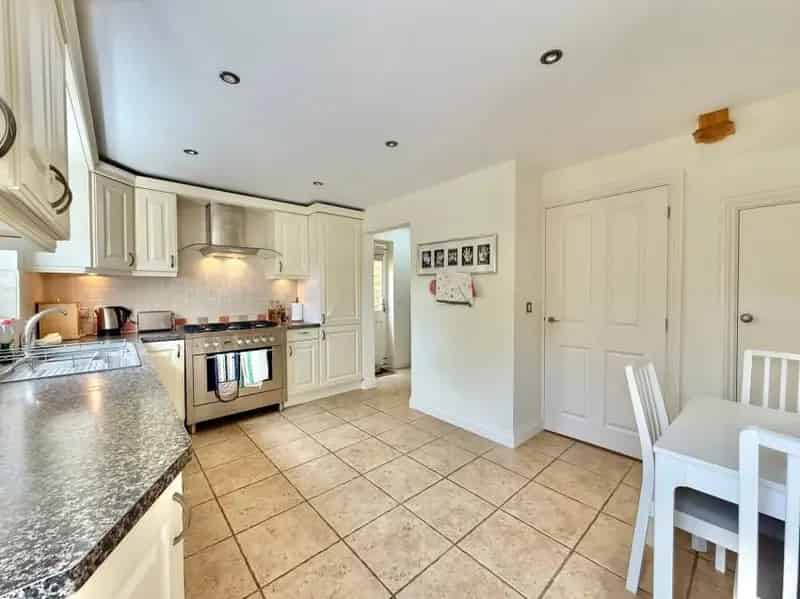 4 bed house for sale