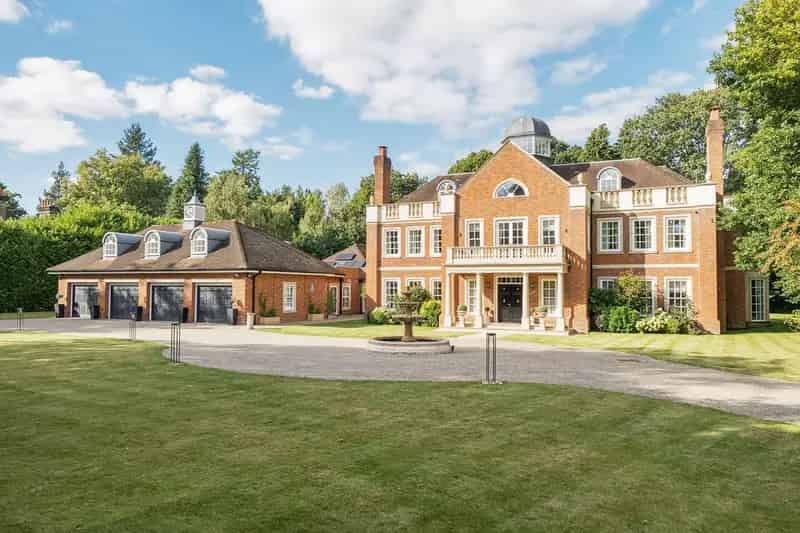 6 Bedroom Detached House For Sale Kingswood