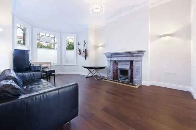 Terraced house to rent in Alexandra Park Road, London N10