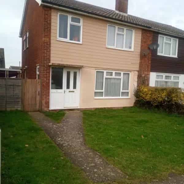 3 Bedroom Semi-Detached House Near Town and Beaches