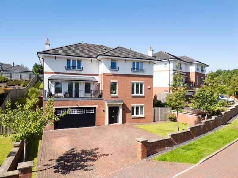 5 Bedroom Detached Villa For Sale