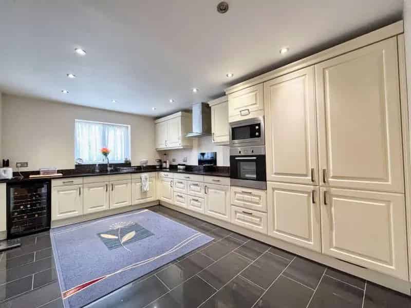 6 Bed Detached House for Sale in Neath