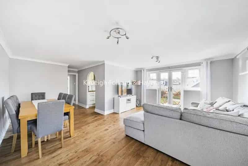 Flat For Sale , London, England