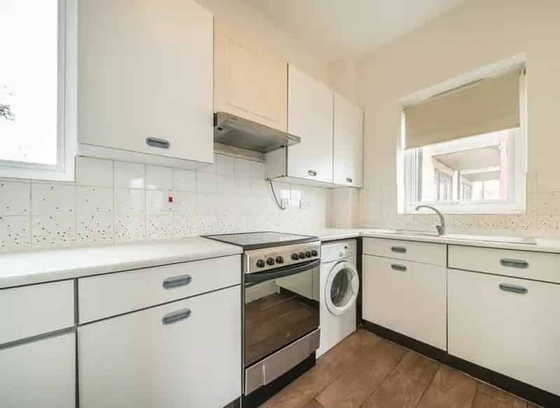 Riverfront One Bedroom Home Near Canary Wharf