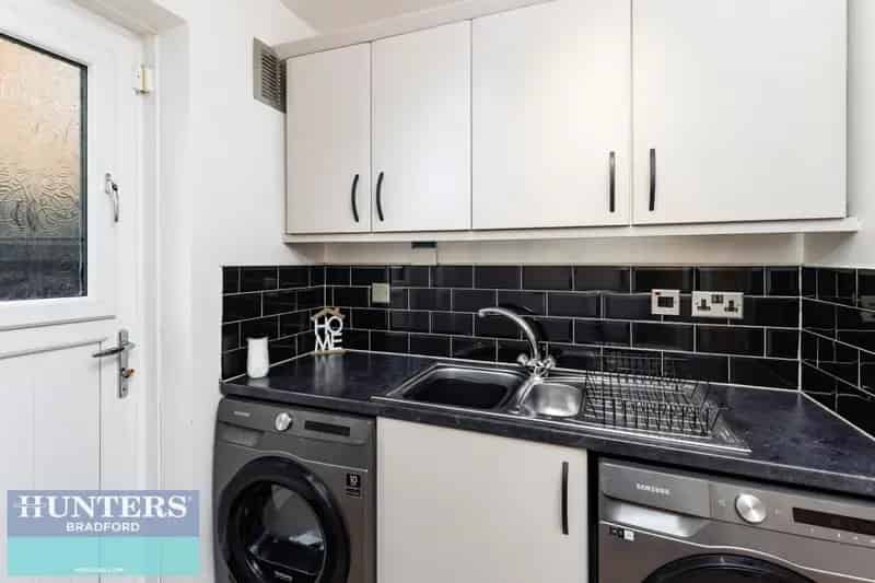 3 bedroom House
 For Sale 
Total Size: 1085 SQ FT