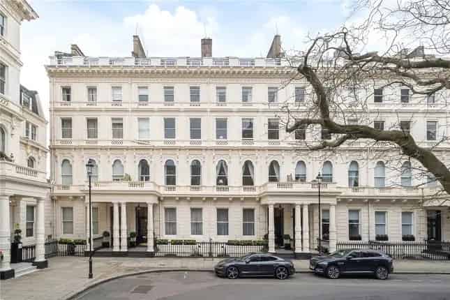 2-Bedroom Flat Lancaster Gate London W2