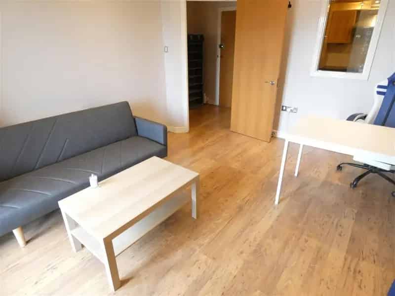 2 Bedroom Apartment Stratford Central House Gated Parking Gym