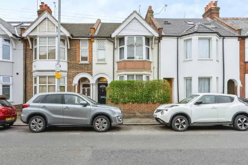 Well Presented Mid Terraced House Watford Four Bedrooms Garden Close To Schools