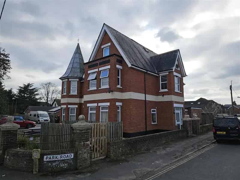 8 Flat Investment Property Near New Forest Fully Let 73200pa