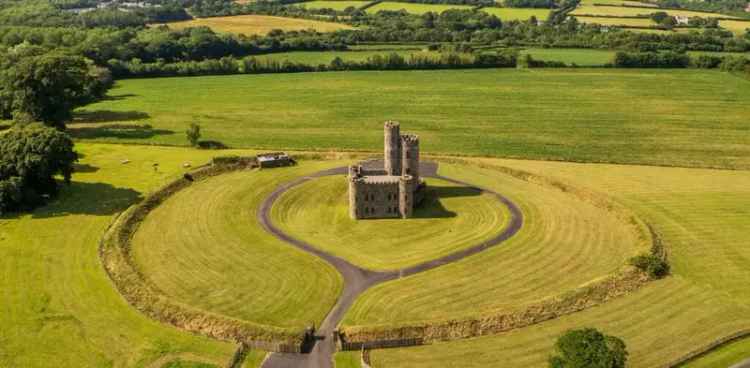 Tawstock Castle: Exquisite 18th Century Grade II Listed Bailey Castle