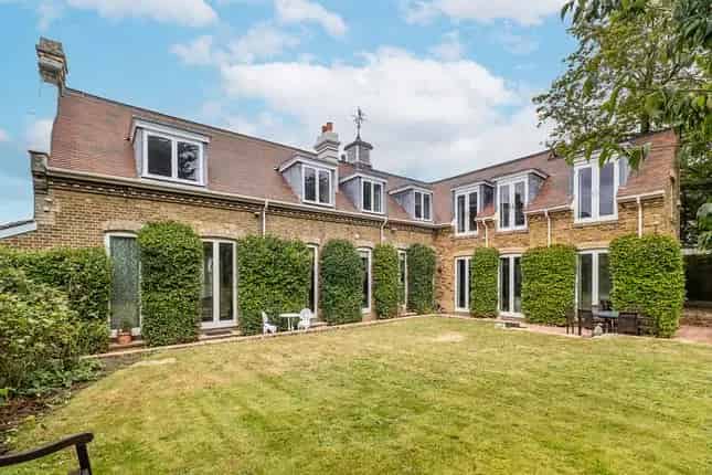 Griffin House: Stunning Detached House in East Sheen