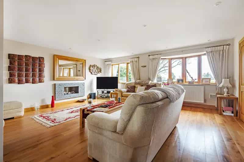 5 Bedroom Detached House with Annex - Rowney Green