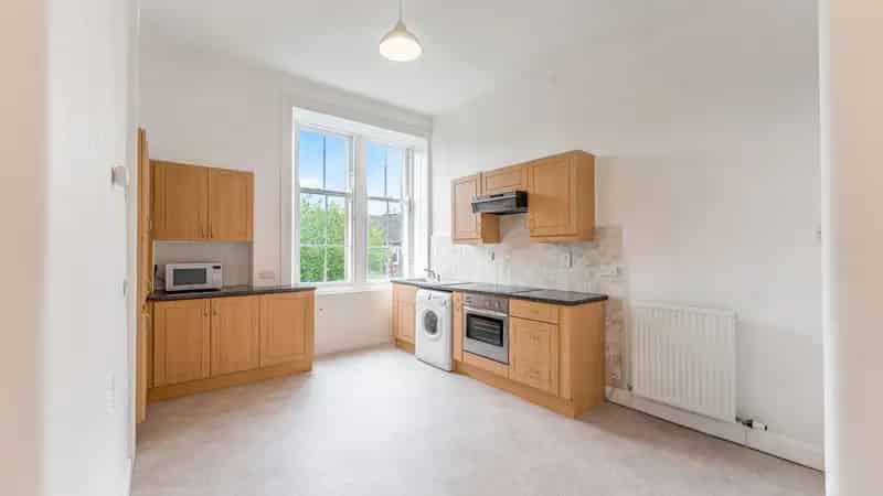 Spacious 2-Bedroom Hyndland Apartment Near Glasgow University