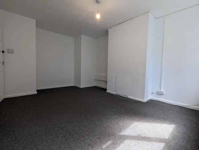 2 Bedroom Flat to Rent - Newly Refurbished