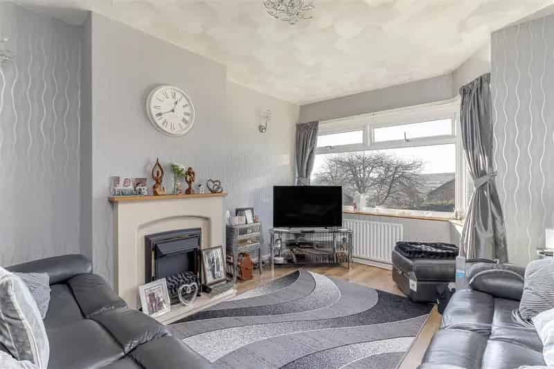 4 Bedroom Semi-Detached House for Rent Near Horsforth Train Station