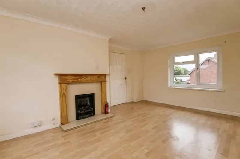 2 Bed Maisonette Birch Barton Own Entrance Balcony Garden