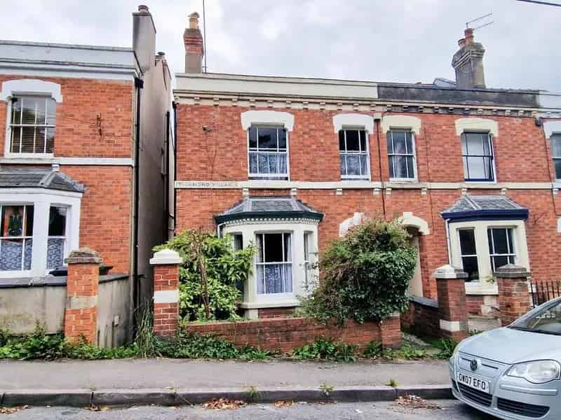 4 Bedroom End of Terrace House for Sale